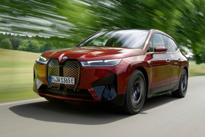 BMW iX M60 AVENTURINE RED
