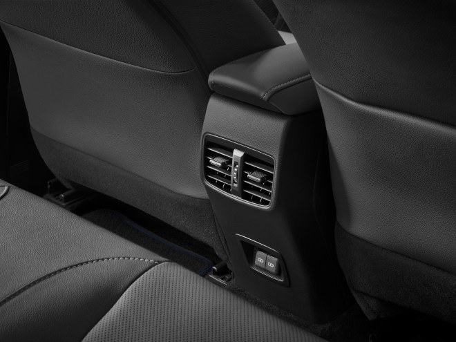 4_COROLLA 2024_AC_USB C