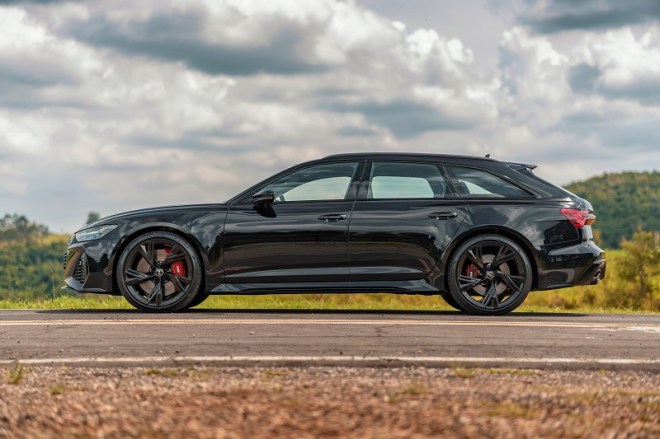 Audi RS 6 Avant Performance. .