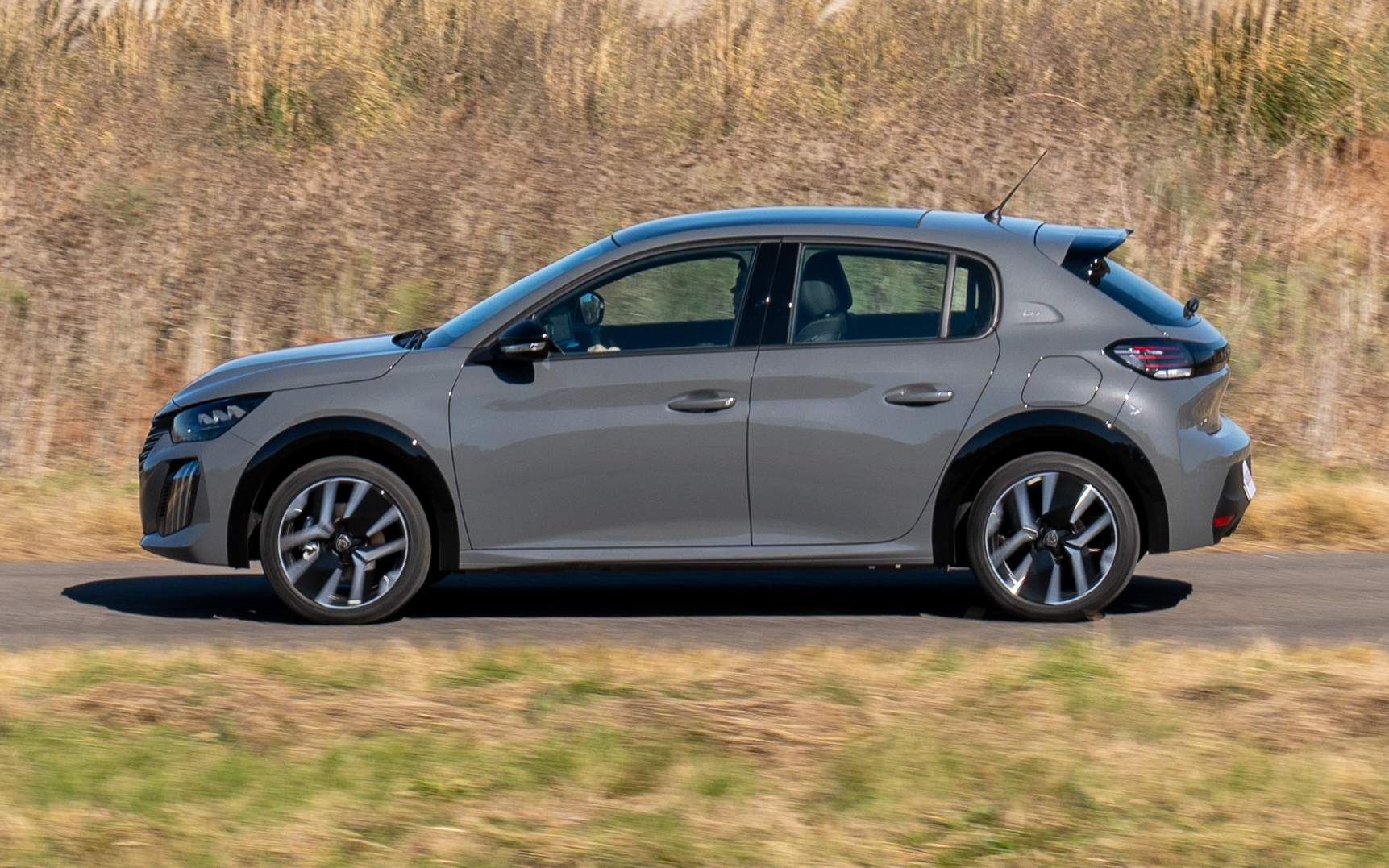 Novo-Peugeot-208-2025 (21)